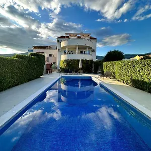 https://apartments-villa-rose-kastela.hotels-in-trogir.com